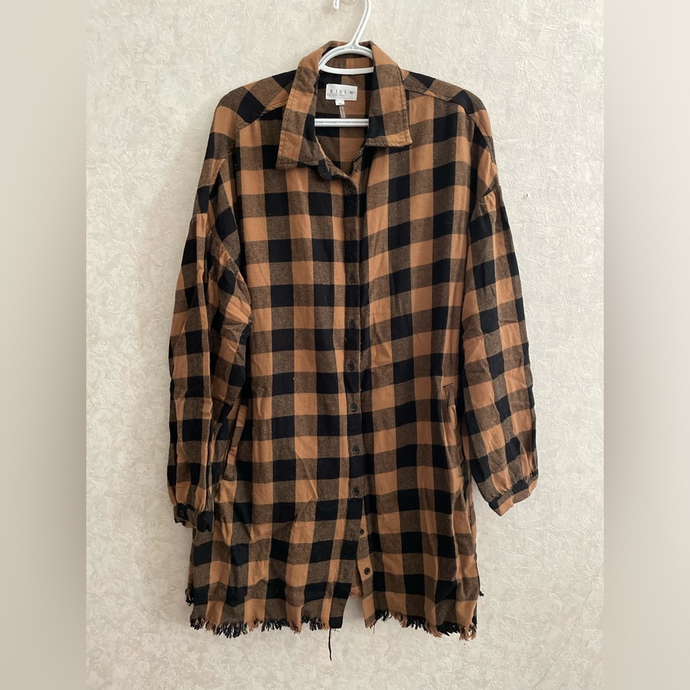 Risen women's extra large long sleeve brown / black plaid button down tunic top